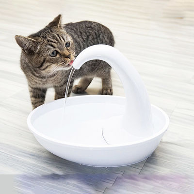 Bowl Feeder Type Automatic Feeders Waterers 1.8L Pet Fountain voor Katten Honden Meerdere huisdieren