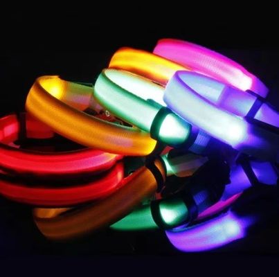 Gepersonaliseerde reflectieve Neoprene Nylon hondenkraag met verstelbare pasvorm en bont decoratie